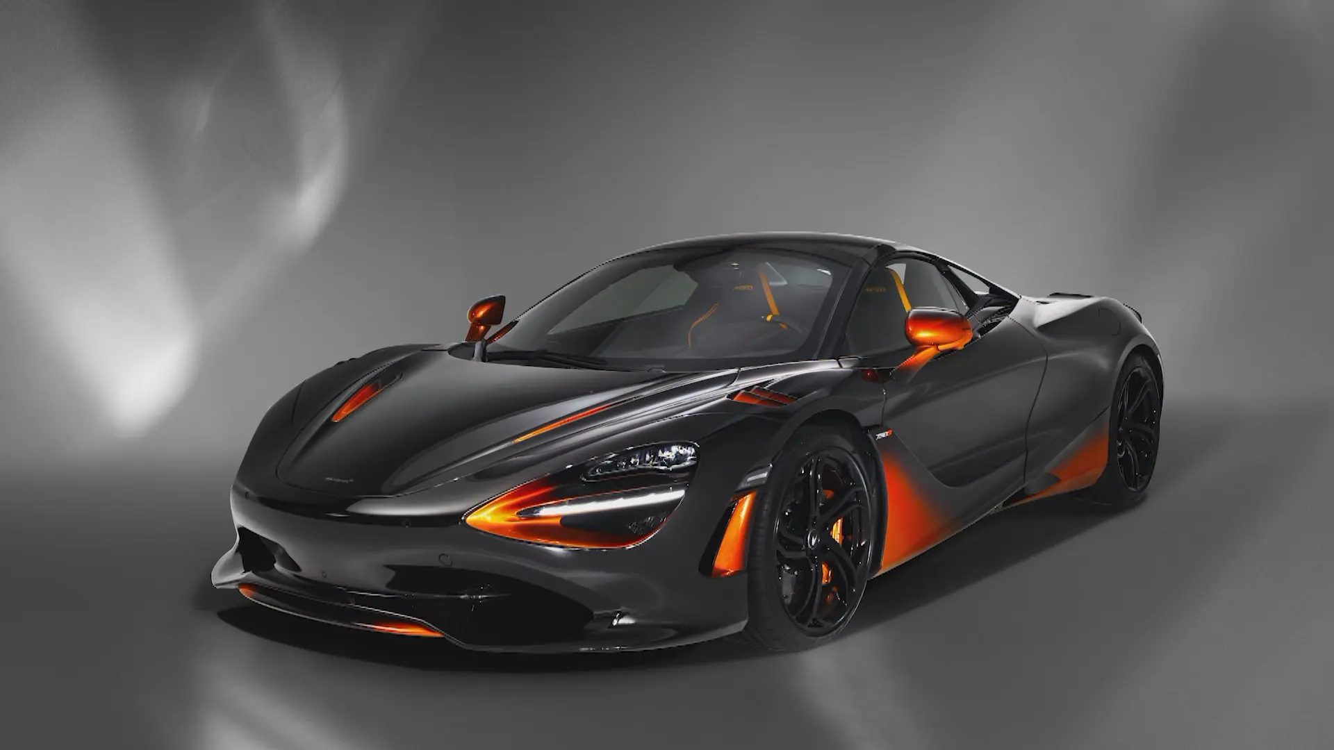 McLaren 750S Orange Coriolis cần 260 giờ để hoàn thiện lớp sơn